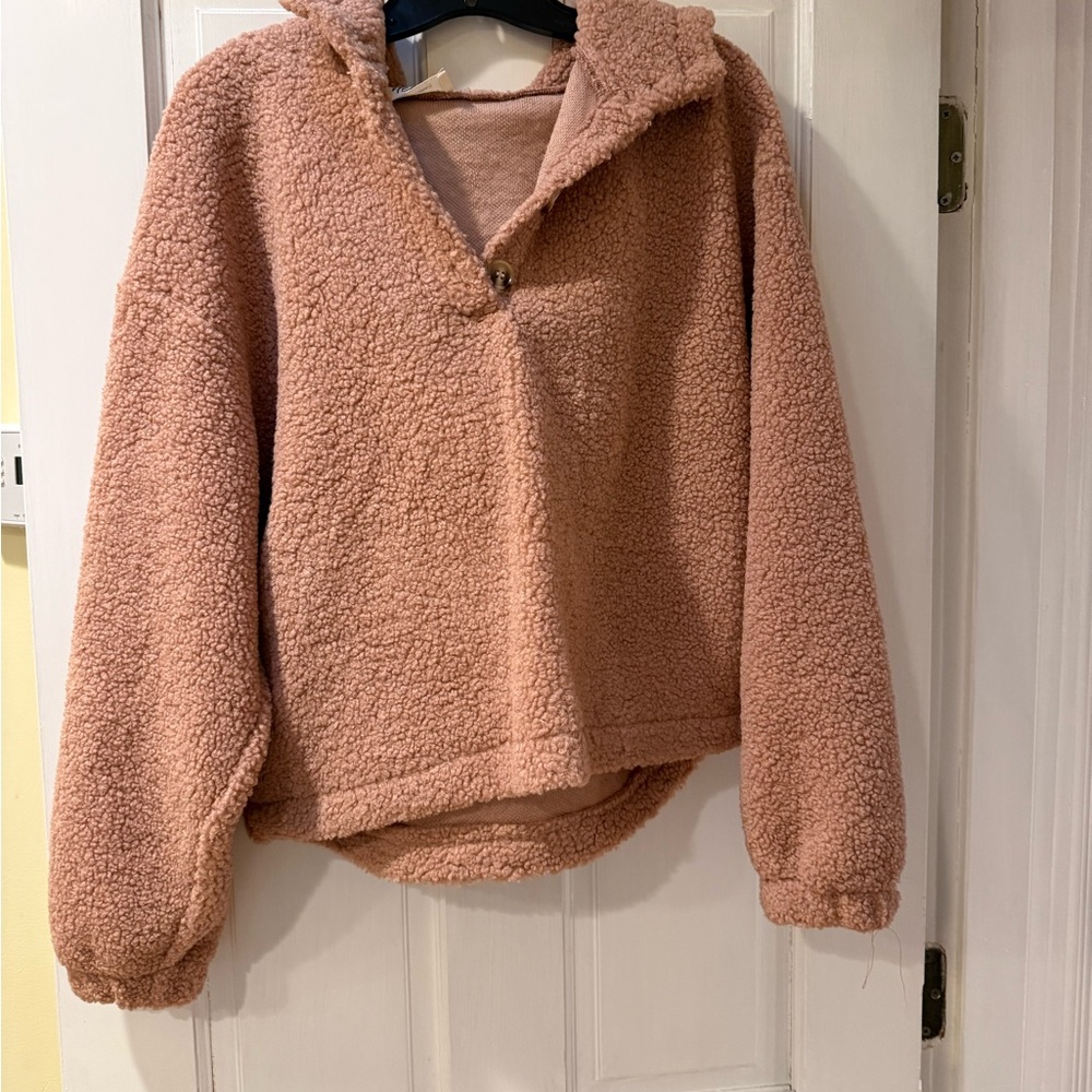 Pinkish cropped fleece hoodie with buttons on top